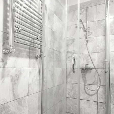 Aparthotel Emin 2*