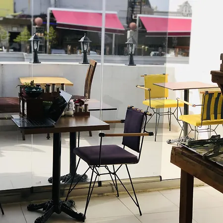 La Boutique Ξενοδοχείο 2*