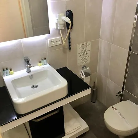 Era Palace Hotel 2*