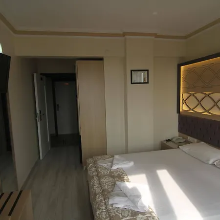 Hotel Grand Liza 3*
