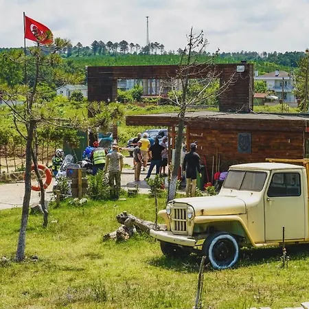 Kamp alanı Darni Karavan *