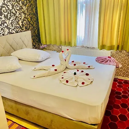 White Beyaz Suites מלון דירות 2*