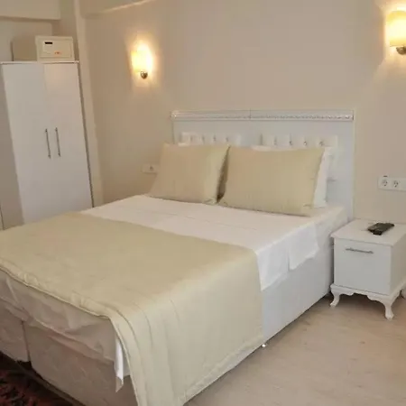 Hotel Huxley And Aparts Old City