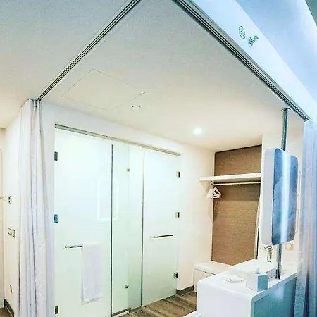Yotel Airport, Entrance Hotel Istambul