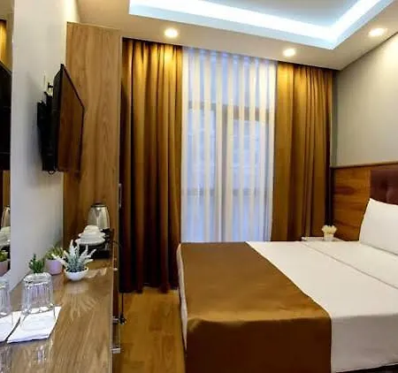 Hotel West Palace