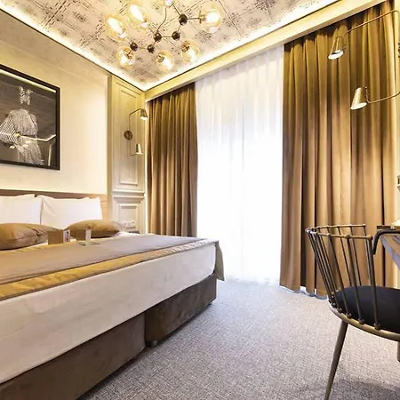 Tonight Port Hotel 4*