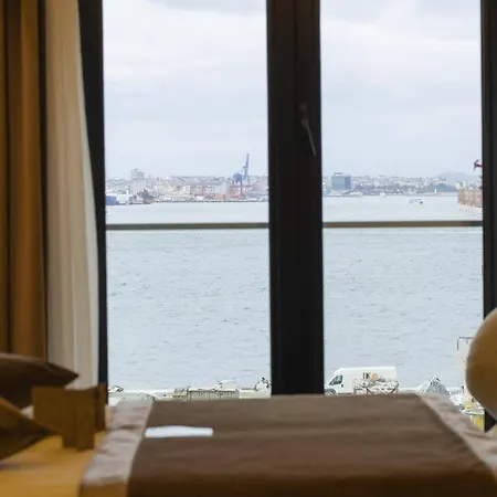 Hotel Tonight Port