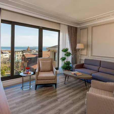 Amiral Palace Hotel&spa 4*