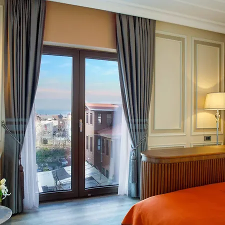 Amiral Palace Hotel&spa 4*