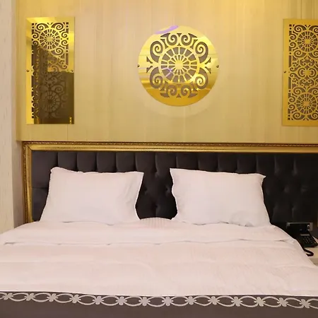 Hotel The Grand Tower *