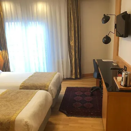 Hotel Maywood 4*