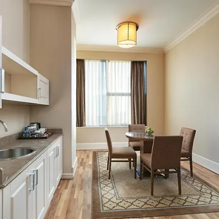 Titanic Business Kartal Hotel 5*