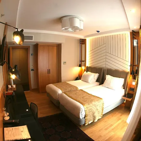 Maywood Hotel