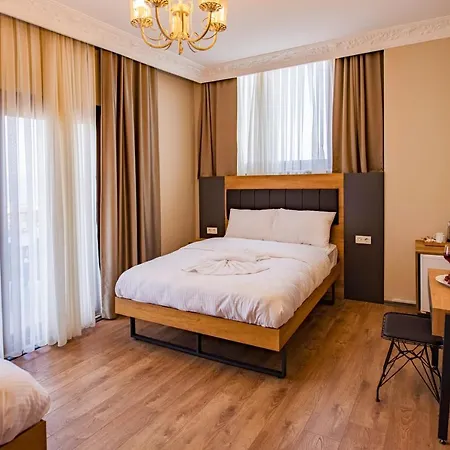 Grand Balyan & Restaurant Hotel