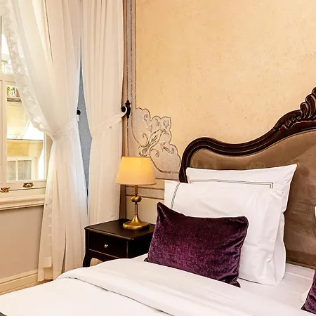Meroddi Barnathan Hotel
