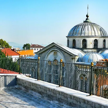 Grey House - Historical Peninsula 3*