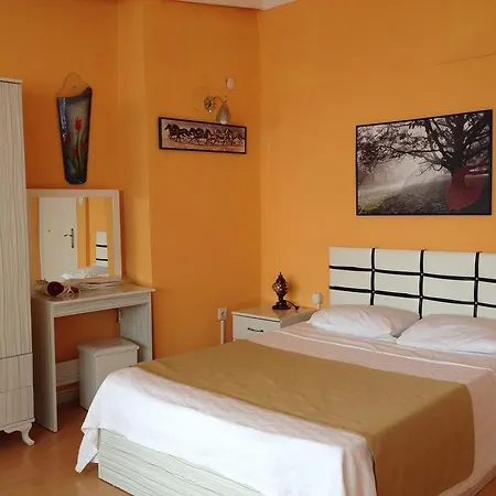 Tura Aparthotel 3*