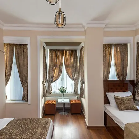 Grey House - Historical Peninsula 3*