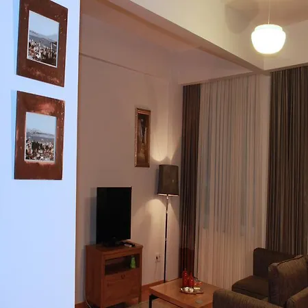 212 Aparthotel 4*