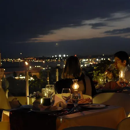 Daphne Hotel 4*