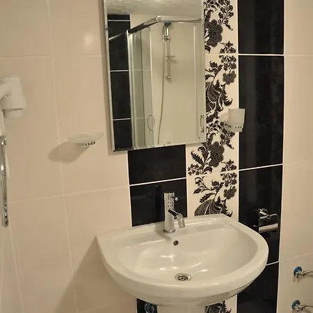 Huxley And Aparts Old City Hotel 3*