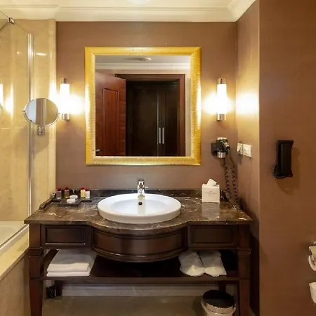 Crowne Plaza By Ihg 5*