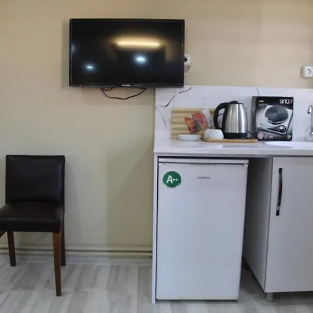 Estampolis Gazde/Camere de închiriat *