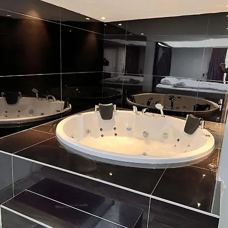 Kent Apartment *