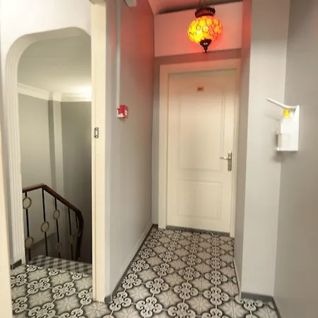White Pearl Aparthotel 2*
