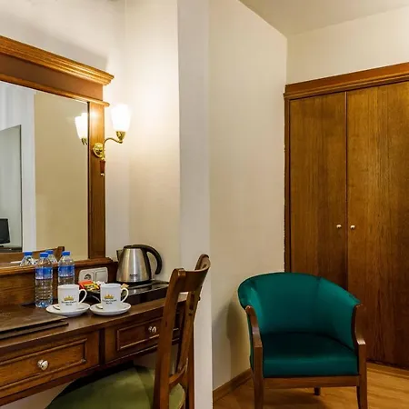 Hotel Golden Crown