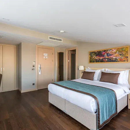 Molton Monapart Mecidiyekoy Istanbul