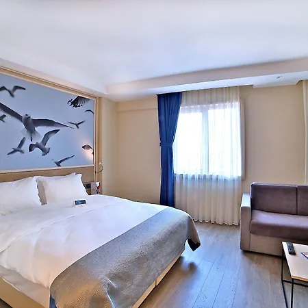 Hotel Ramada By Wyndham Old