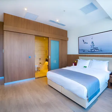 Hotel Ramada By Wyndham Old 4*