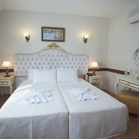 Hotel Adora Cafe & Restaurant 3*
