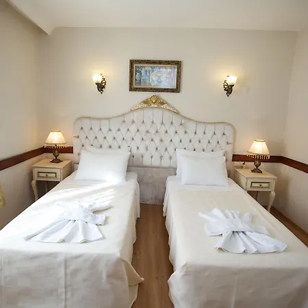 Adora Cafe & Restaurant Hotel 3*