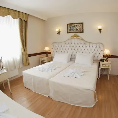 Adora Cafe & Restaurant Hotel 3*