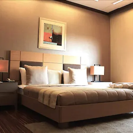 Continental Pera 4*