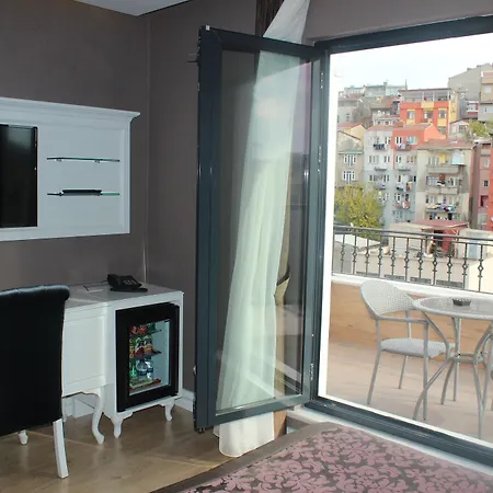 Hotel Dencity & 4*