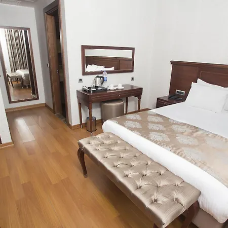 Otel Nova Plaza Boutique & 4*