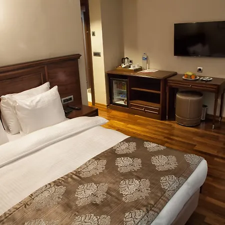 Otel Nova Plaza Boutique & 4*