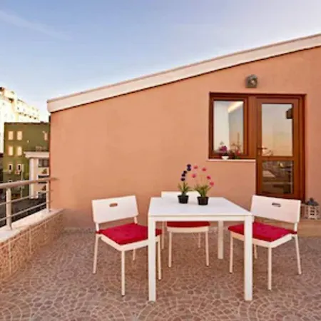 Retropera Hotel