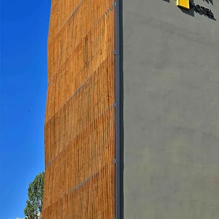 All Inn Hotel