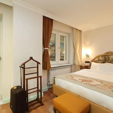 Lir Long Aparthotel 3*