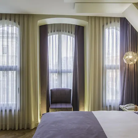 Maroon Pera Hotel