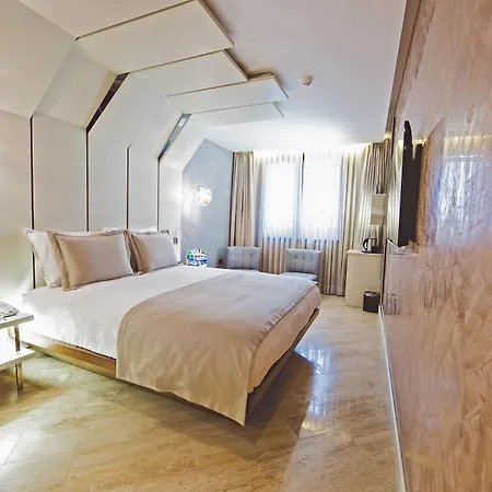Hotel Maroon Pera