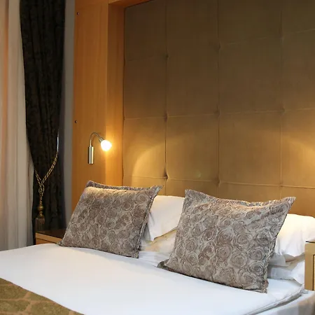 Hotel Emerald 4*