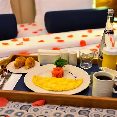 Golden Tulip Bayrampasa מלון 5*
