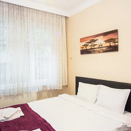 Divan Wooden Bed & Breakfast *