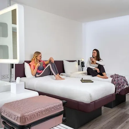 Hotel Yotel Airport, Entrance Istambul
