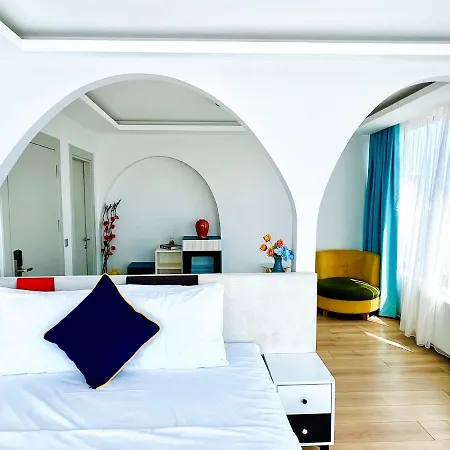 Apex Hotel 3*